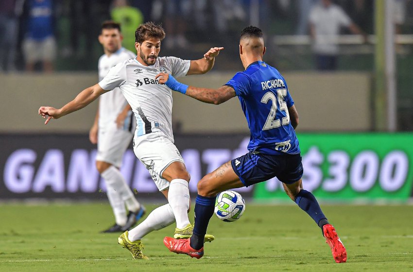 Lucas Silva acerta com o Cruzeiro