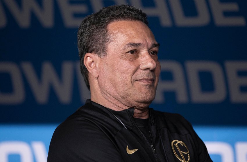 Vanderlei Luxemburgo, treinador do Corinthians no jogo contra o Universitario Vanderlei Luxemburgo, treinador do Corinthians no jogo contra o Universitario