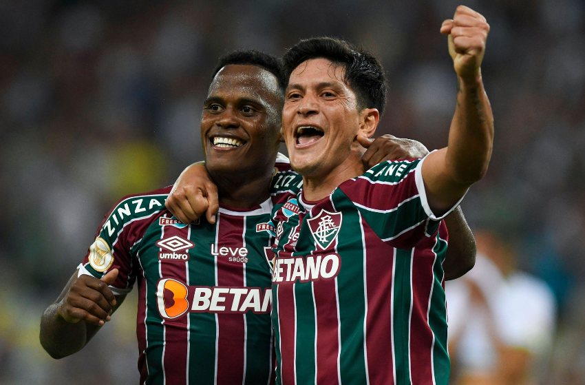 Arias e Cano comemorando gol do Fluminense Arias e Cano, do Fluminense