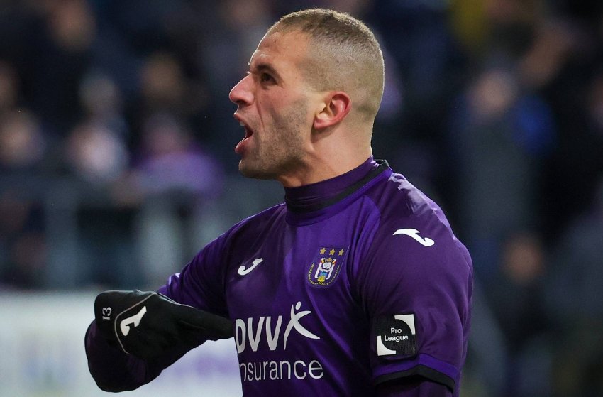 Slimani, centroavante Slimani, centroavante