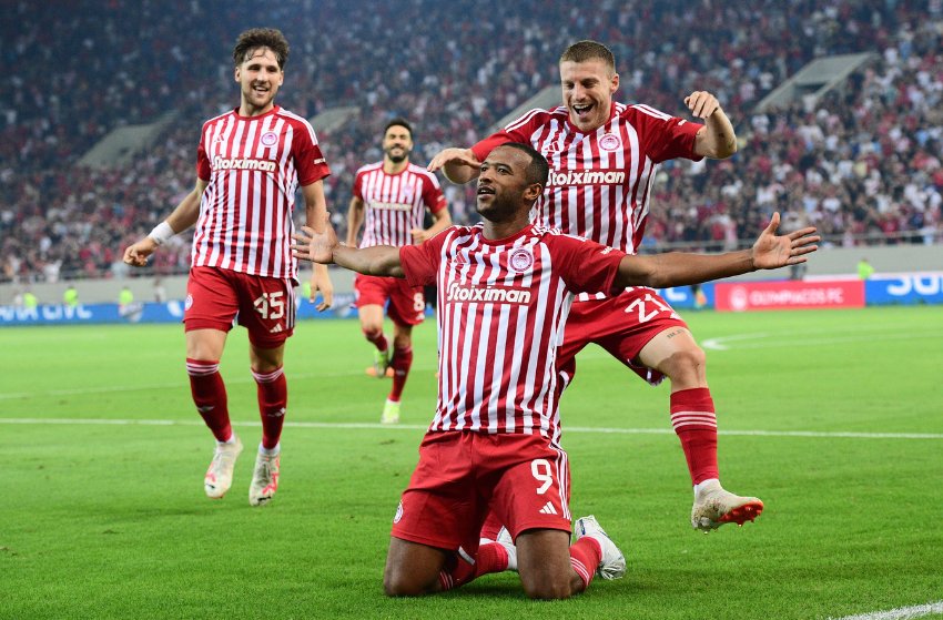 Olympiacos, da Grécia Olympiacos, da Grécia