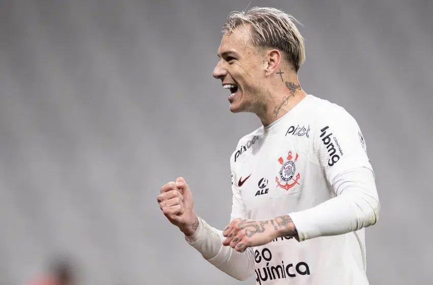 Róger Guedes chega ao Al-Rayyan Róger Guedes chega ao Al-Rayyan