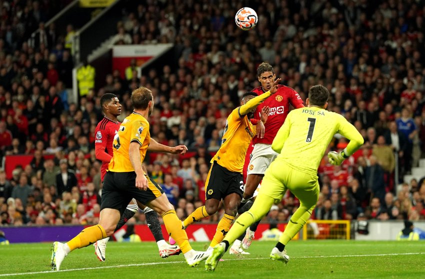 Varane decide para o Manchester United