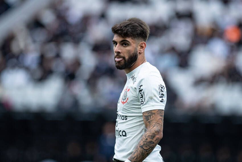 Brasileirão: Corinthians vira contra o Coritiba e segue embalado