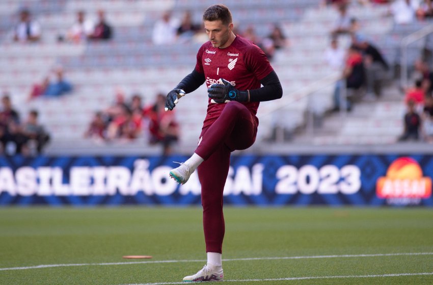 Bento, goleiro do Athletico-PR