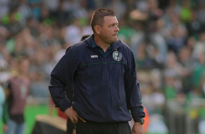 Técnico Thiago Kosloski, do Coritiba
