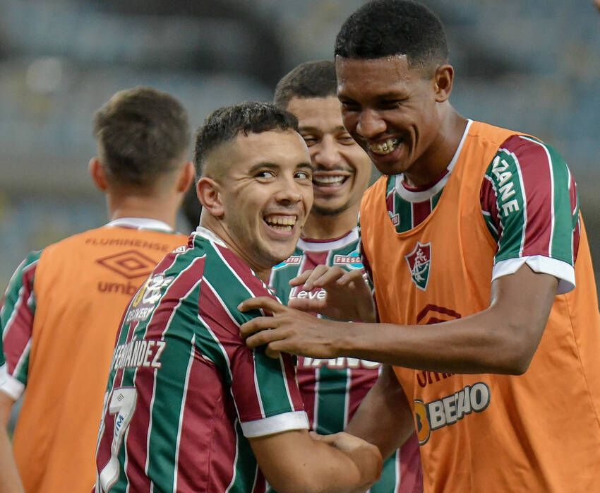 Com golaço de falta de Léo Fernández, Fluminense vence o Cruzeiro e volta  ao G4 do Brasileirão