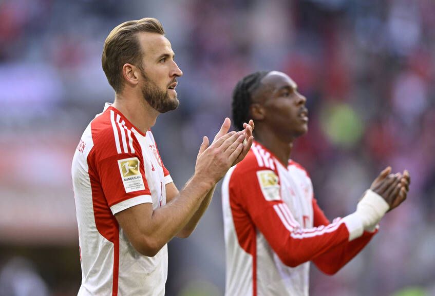 Kane marca três, Bayern goleia e vira a líder da Bundesliga