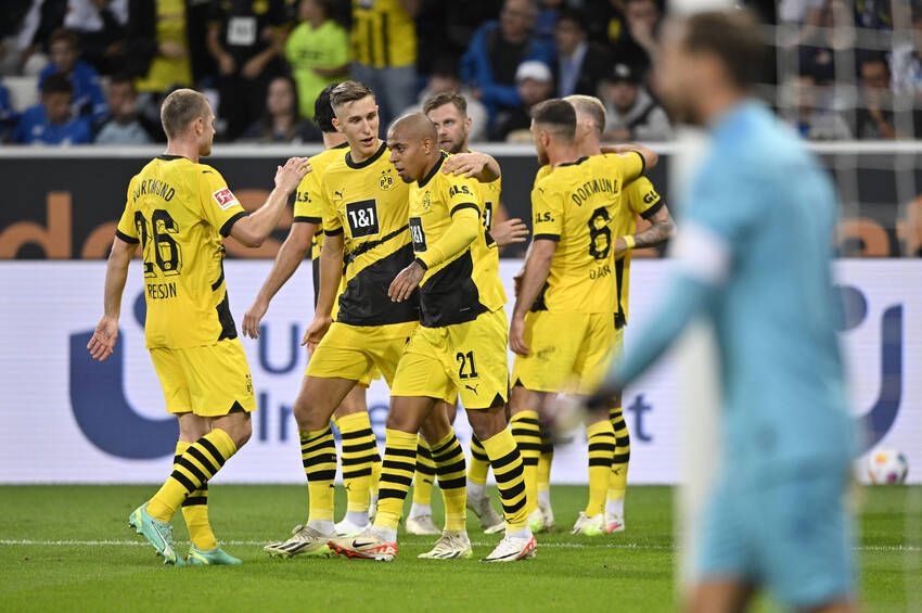 Borussia Dortmund vence o Hoffenheim e é líder da Bundesliga