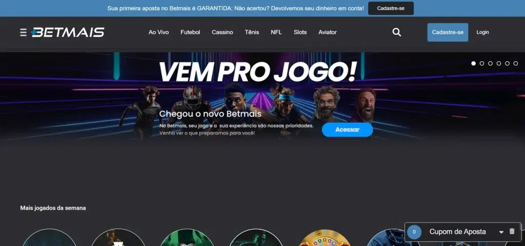 Website BetMais: fundo negro, abas de Ao vivo, Futebol, Cassino, Tênis, NFL, Slots e Aviator no cimo, promoções ao centro, e Cupom de aposta no canto inferior direito