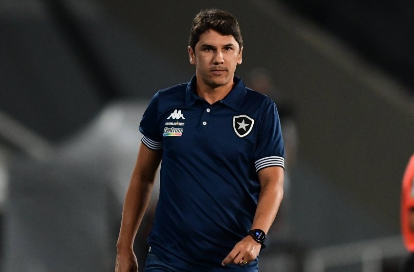 Lúcio Flávio, técnico do Botafogo Lúcio Flávio, técnico do Botafogo