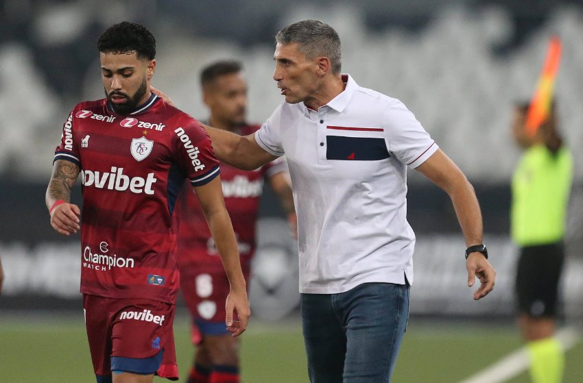 Calebe e o técnico Vojvoda, do Fortaleza Calebe e o técnico Vojvoda, do Fortaleza