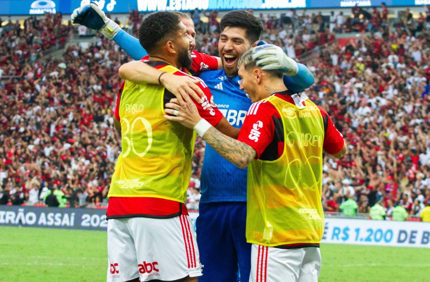 Rossi comemorando gol do Flamengo em cima do Vasco Rossi comemorando gol do Flamengo em cima do Vasco