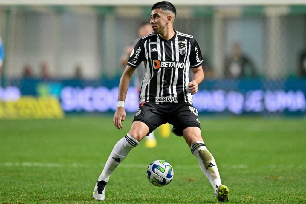 Battaglia-Atlético-MG-renovação-imago1032691234h Volante Rodrigo Battaglia em ação pelo Atlético no Brasileirão