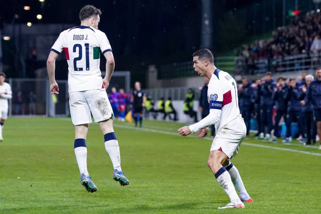 Cristiano-Ronaldo-Portugal-gol-imago1036990724h Cristiano Ronaldo de Portugal comemorando gol ao lado de Diogo Jota