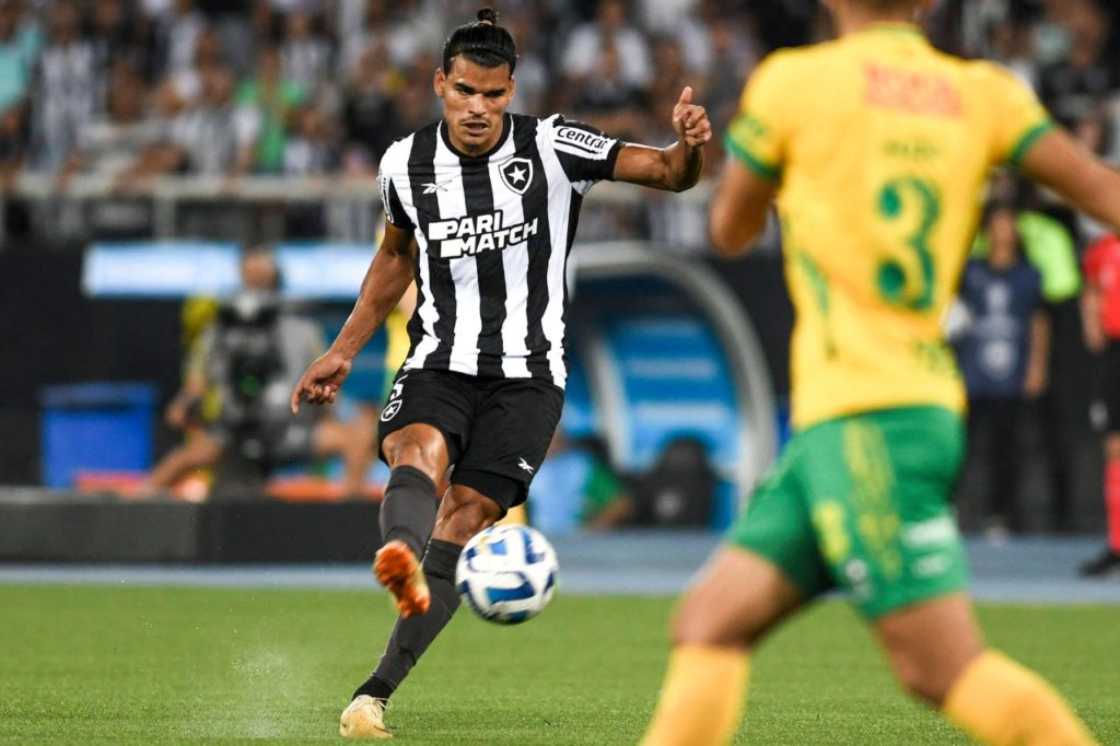 Danilo-Barbosa-Botafogo-jogo-imago1033664027h Volante Danilo Barbosa jogando pelo Botafogo no Brasileirão