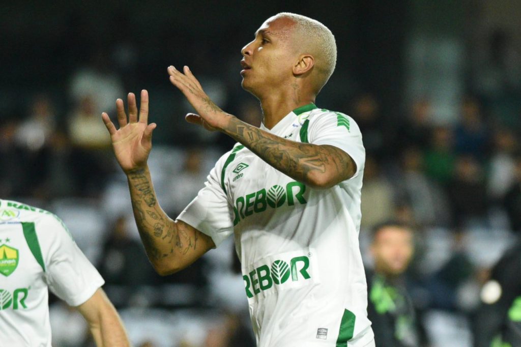 Deyverson-Cuiabá-gol-imago1035866596h Deyverson do Cuiabá comemorando gol pelo Brasileirão