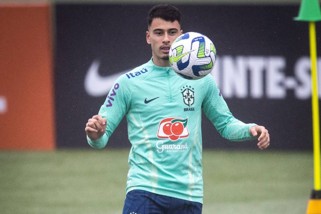 Gabriel-Martinelli-Brasil-treino-imago1037130473h Atacante Gabriel Martinelli do Brasil no treino na Granja Comary