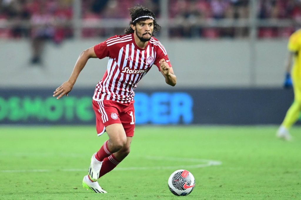 Gustavo-Scarpa-Olympiacos-jogo-imago1033698160h Gustavo Scarpa do Olympiacos jogando no Campeonato Grego