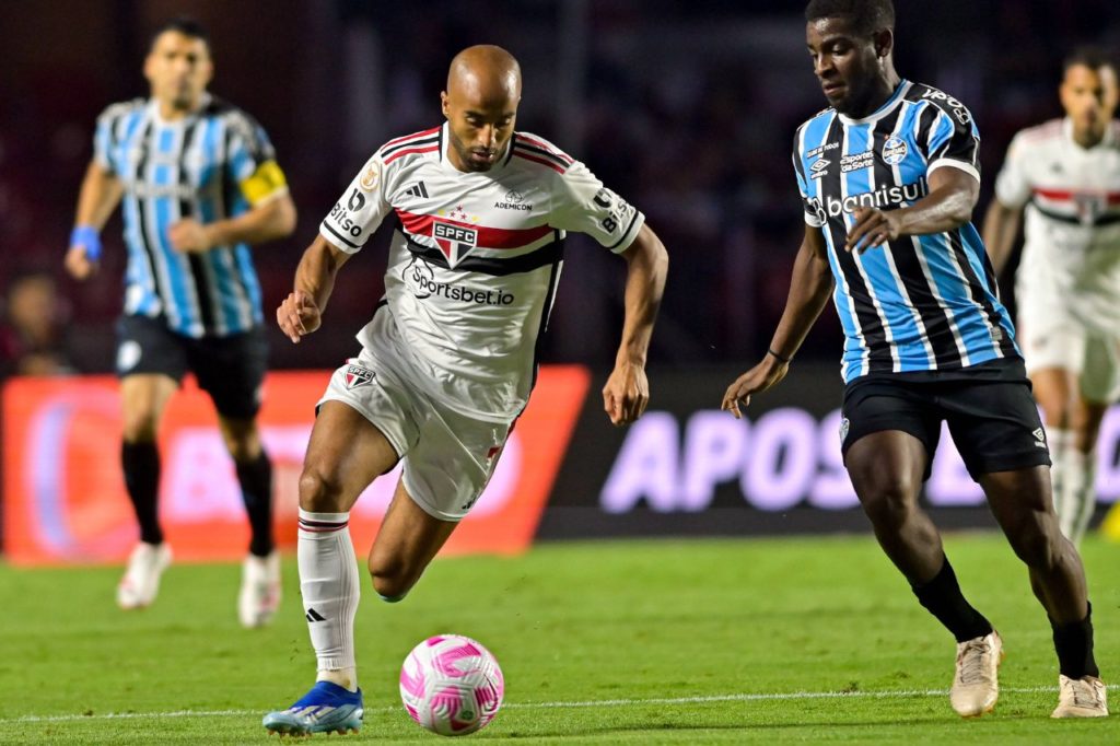 Lucas-Moura-São-Paulo-jogo-imago1036052934h Lucas Moura do São Paulo jogando no Brasileirão