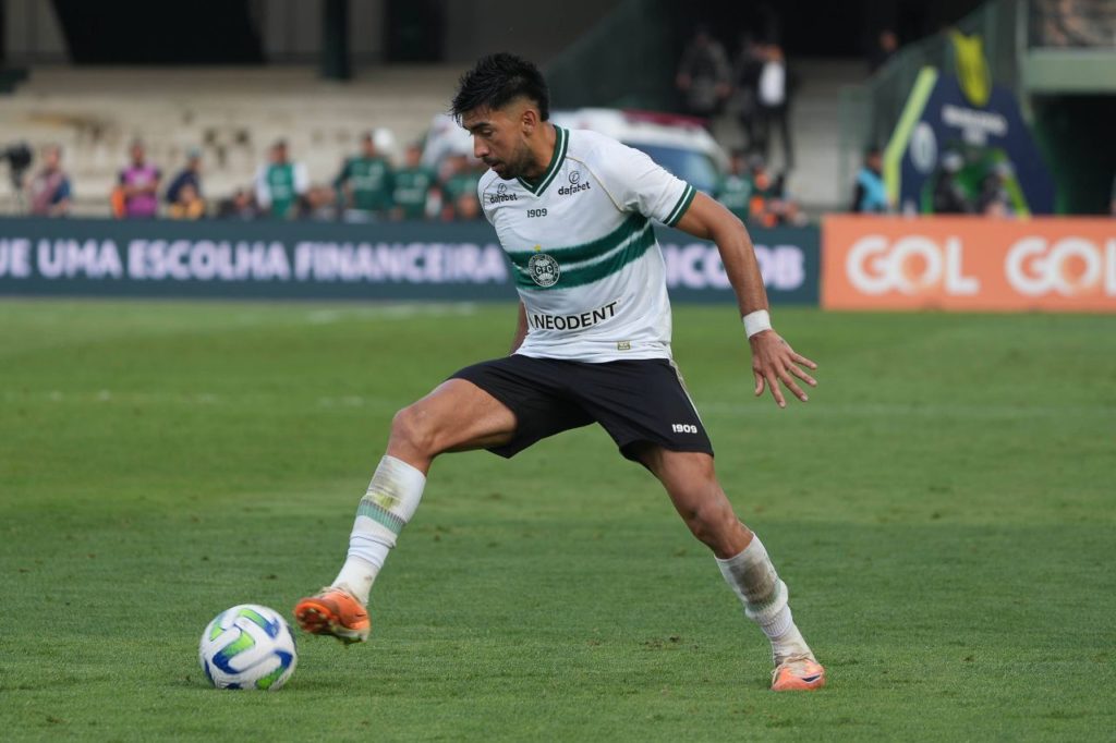 Marcelino-Moreno-Coritiba-jogo-imago1035031896h Marcelino Moreno jogando pelo Coritiba no Brasileirão