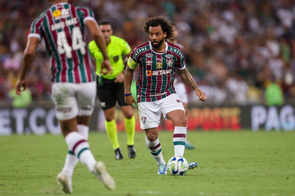 Marcelo-Fluminense-jogo-imago1037224101h Lateral Marcelo do Fluminense em ação pelo Brasileirão