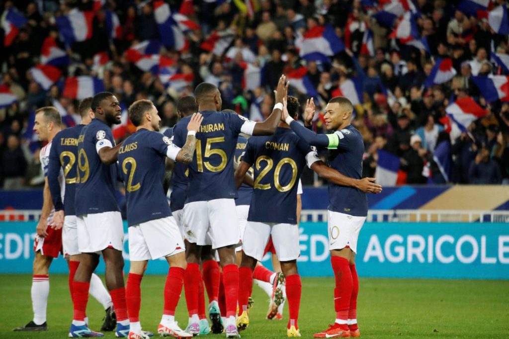 Mbappé comemorando gol pela França na vitória em cima de Gibraltar