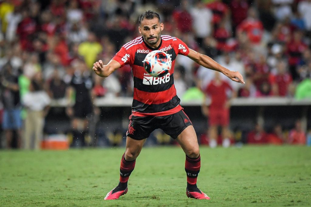 Thiago-Maia-Flamengo-jogo-imago1026130251h Volante Thiago Maia jogando pelo Flamengo