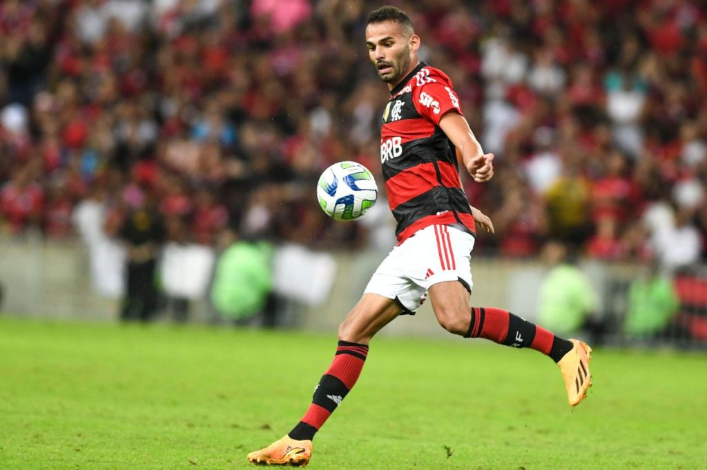 Thiago-Maia-Flamengo-jogo-imago1031403607h Volante Thiago Maia do Flamengo jogando no Brasileirão