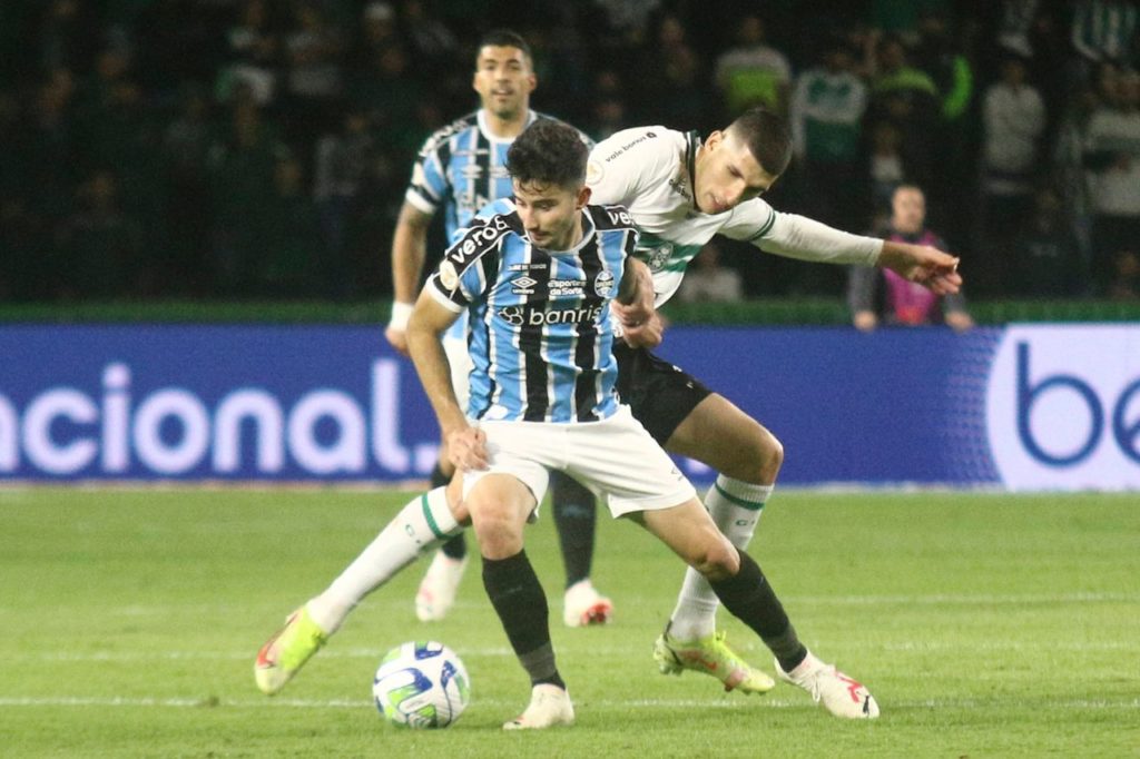 Villasanti-Grêmio-jogo-imago1036516188h Mathías Villasanti volante do Grêmio jogando no Brasileirão
