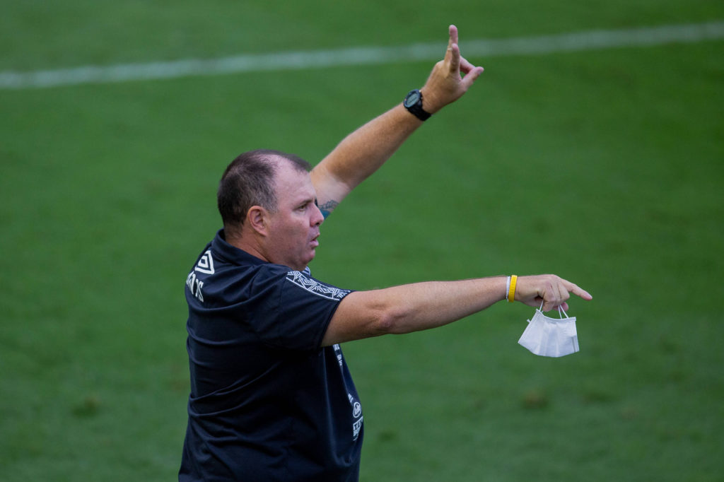 Marcelo-Fernandes-técnico-jogo-imago0049208660h Técnico do Santos, Marcelo Fernandes, passando orientações em uma partida da equipe santista