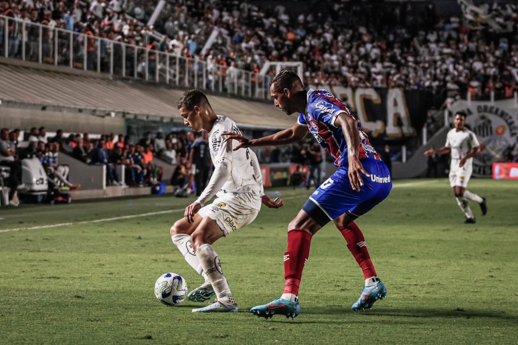 Santos-Bahia-Jogo-imago1030008264h Jogadores de Santos e Bahia duelam pela Copa do Brasil.