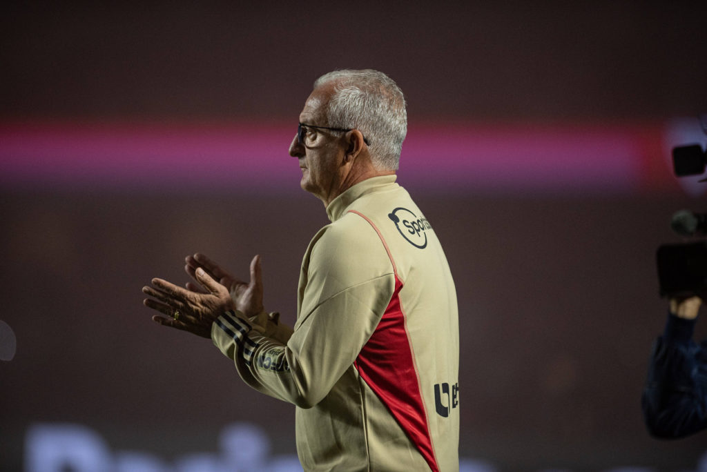 Dorival-Júnior-São-Paulo-Jogo-imago1033430950h Dorival Júnior, técnico do São Paulo, observa o time em durante partida de sua equipe.