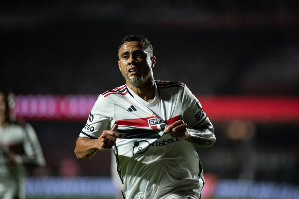 Wellington-Rato-São Paulo-Jogo-imago1033430957h Wellington Rato, meia do São Paulo, comemora um gol marcado pelo seu time em um jogo da temporada.