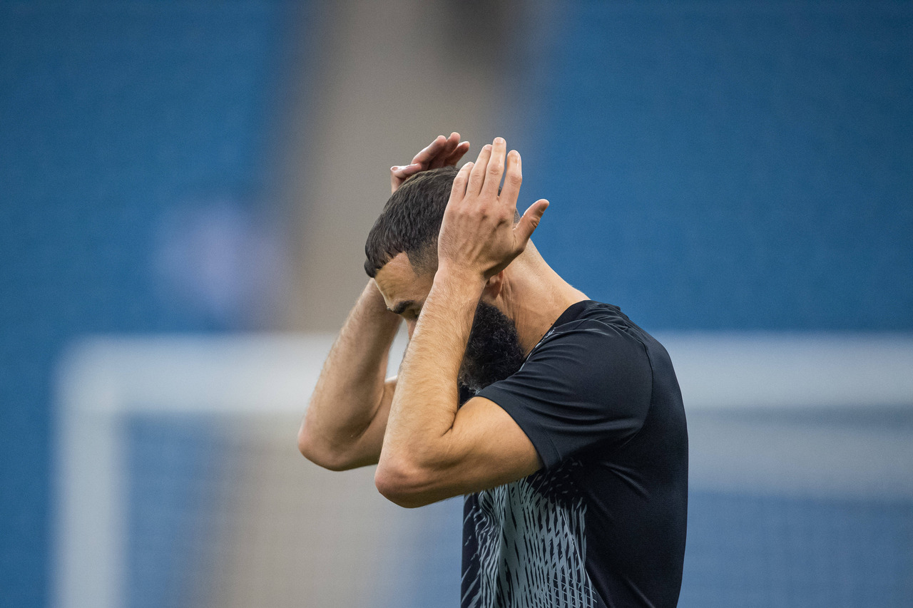 Al-Ittihad vence o Al-Khaleej; Benzema sai machucado