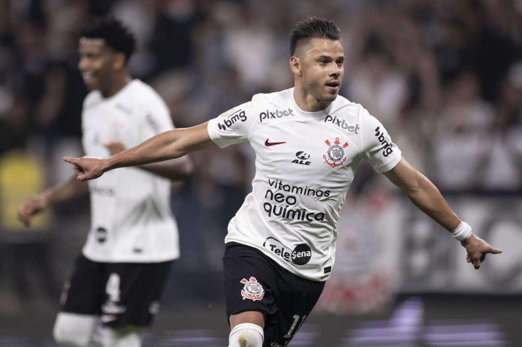 Romero-atacante-Corinthians-Jogo-imago1036777570h Romero, atacante do Corinthians, comemora um gol durante uma partida do clube.