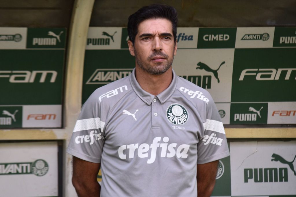 Abel-Ferreira-técnico-Palmeiras-imago-1037629507h Técnico Abel Ferreira no banco de reservas do Palmeiras em jogo do Brasileirão
