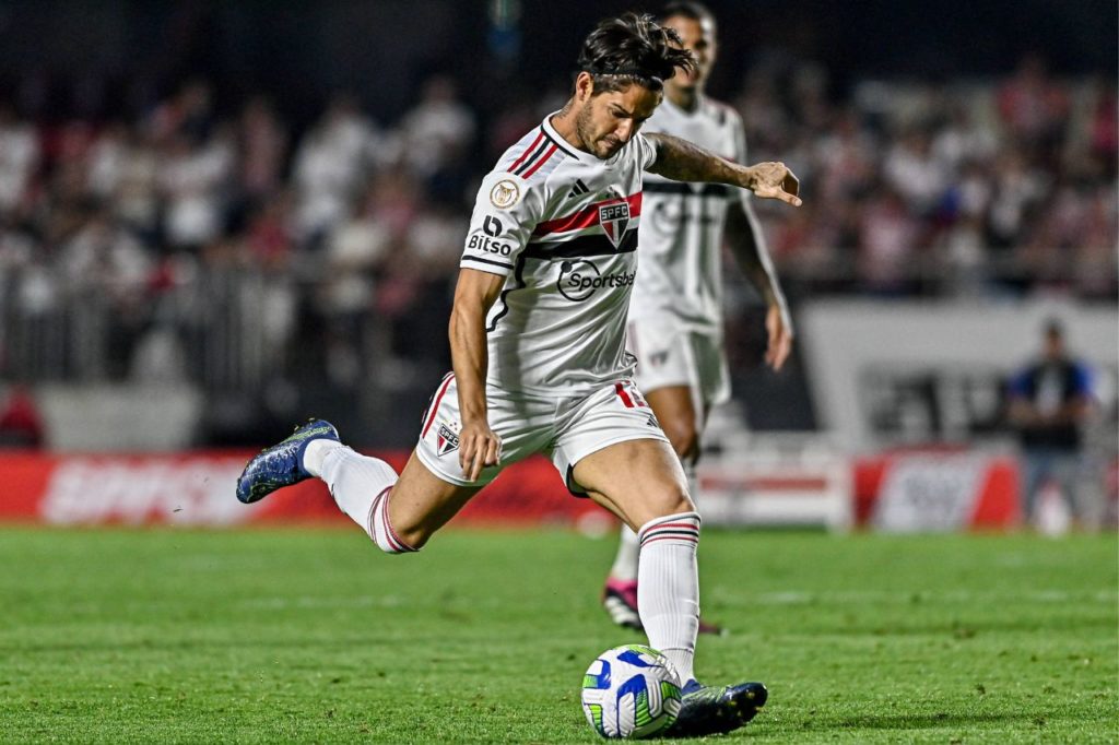 Alexandre-Pato-São-Paulo-jogo-imago1032967212h Atacante Alexandre Pato em ação pelo São Paulo