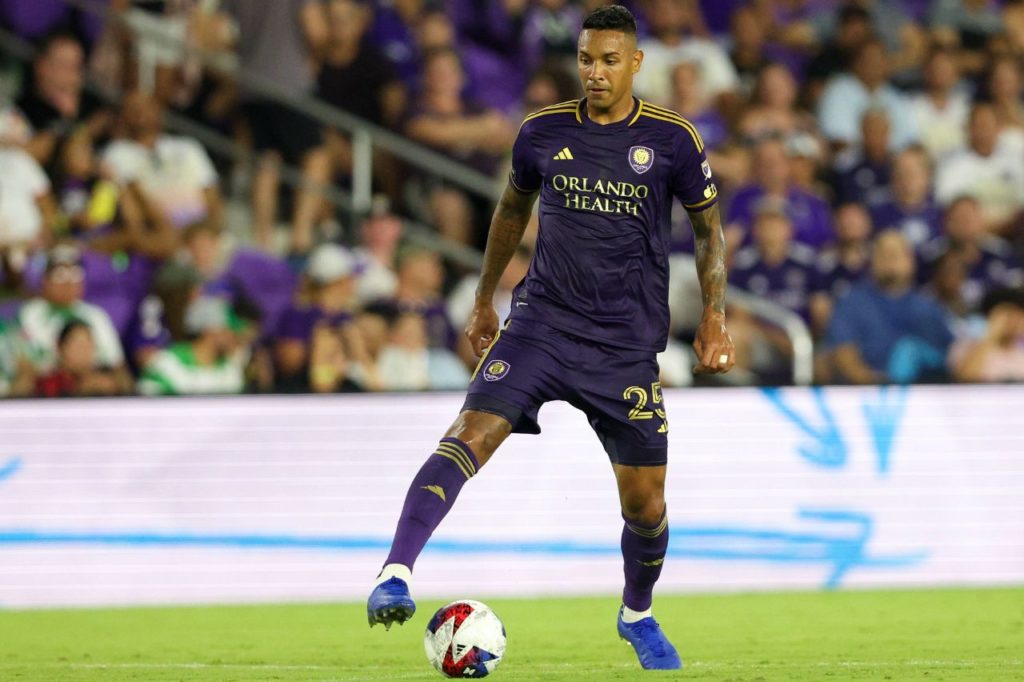Antônio-Carlos-Orlando-City-jogo-imago1032692739h Zagueiro Antônio Carlos jogando pelo Orlando City