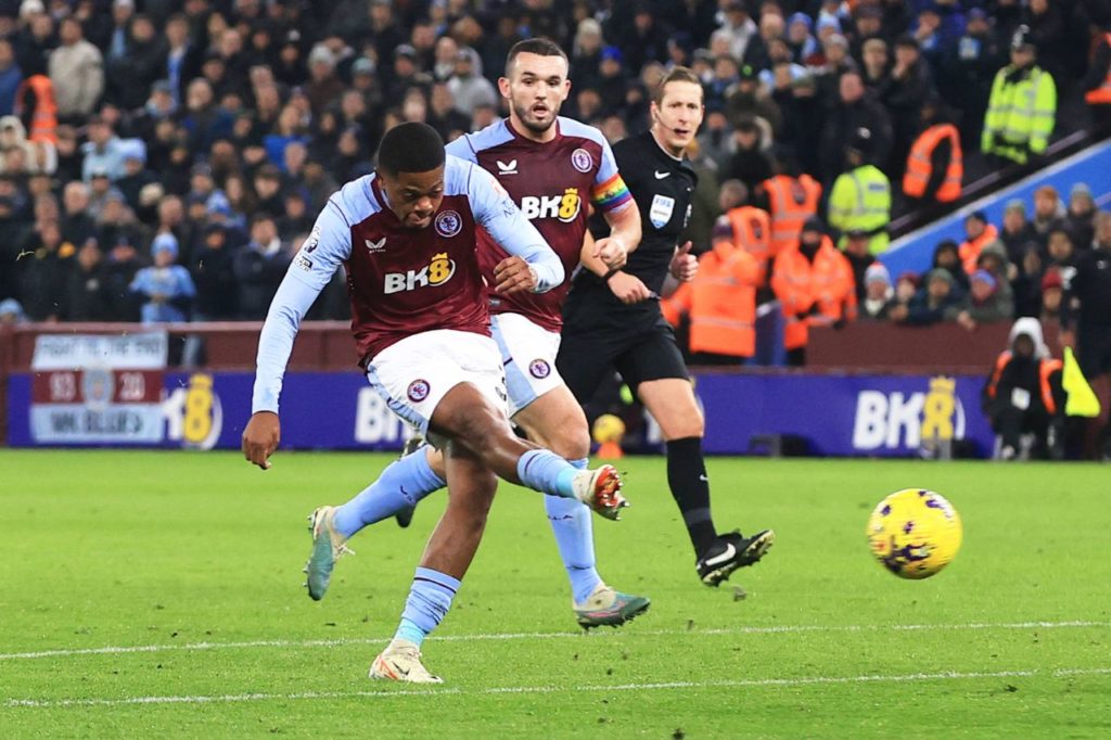 Bailey-Aston-Villa-gol-imago1037732577h Bailey fazendo o gol da vitória do Aston Villa sobre o Manchester City pela Premier League