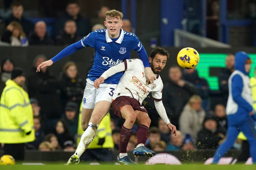 Bernardo-Silva-Manchester-City-gol-imago1038384327h Bernardo Silva marcando o terceiro gol do Manchester City na vitória sobre o Everton de virada
