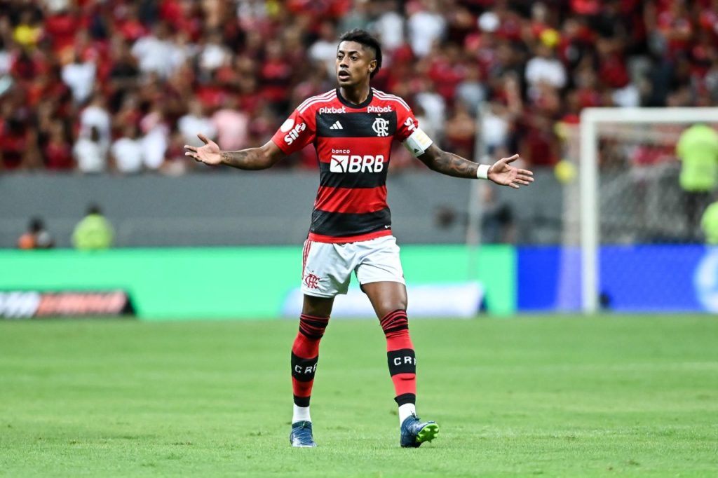 Bruno-Henrique-Flamengo-jogo-imago1036496324h Atacante Bruno Henrique jogando pelo Flamengo