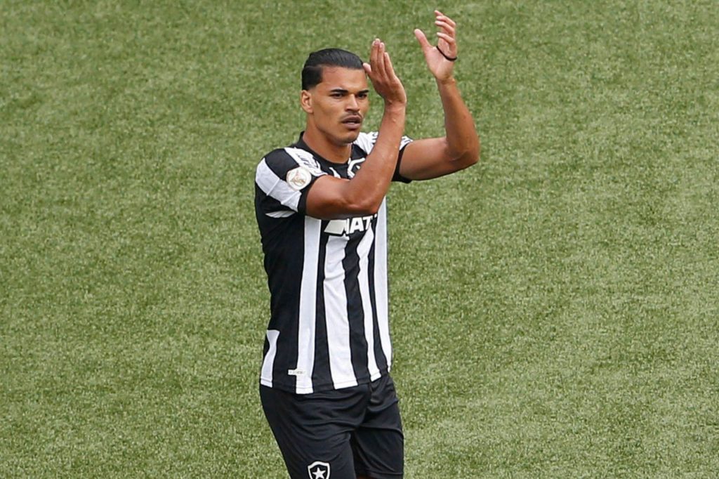 Danilo-Barbosa-Botafogo-jogo-imago1037360254h Volante Danilo Barbosa em jogo do Botafogo pelo Brasileirão