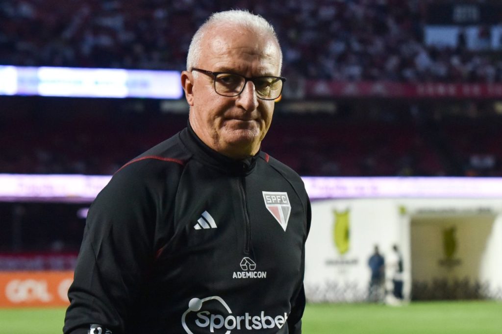 Dorival-Junior-técnico-São-Paulo-imago1037379166h Técnico Dorival Júnior no comando do São Paulo em jogo do Brasileirão
