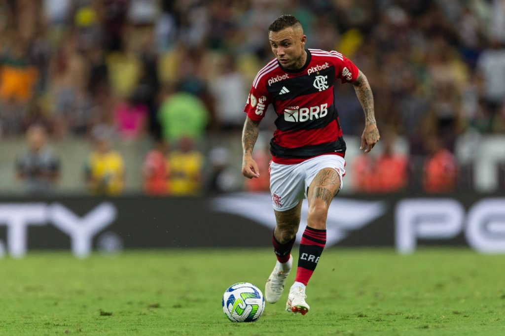 Atacante Cebolinha em ação pelo Flamengo no Brasileirão