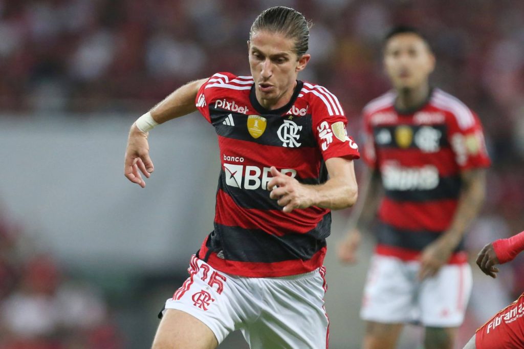 Lateral Filipe Luís jogando pelo Flamengo