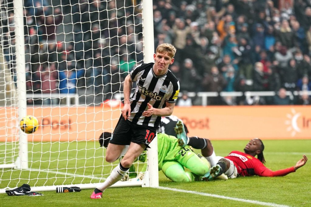 Gordon-Newcastle-gol-imago1037585517h Gordon marcando o gol da vitória do Newcastle em cima do Manchester United