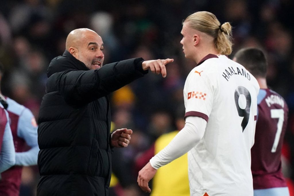 Guardiola-Haaland-Manchester-City-imago1037728911h Pep Guardiola orientando Erling Haaland em jogo do Manchester City