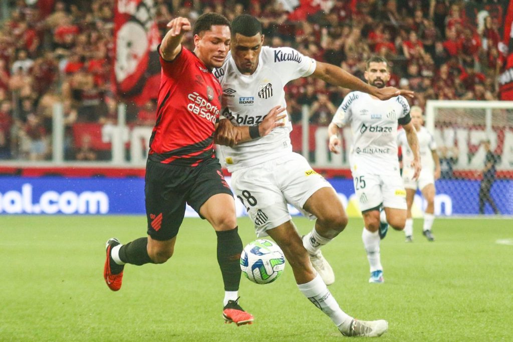 Joaquim-Santos-jogo-imago1037649432h Zagueiro Joaquim do Santos em ação pelo Brasileirão contra o Athletico-PR