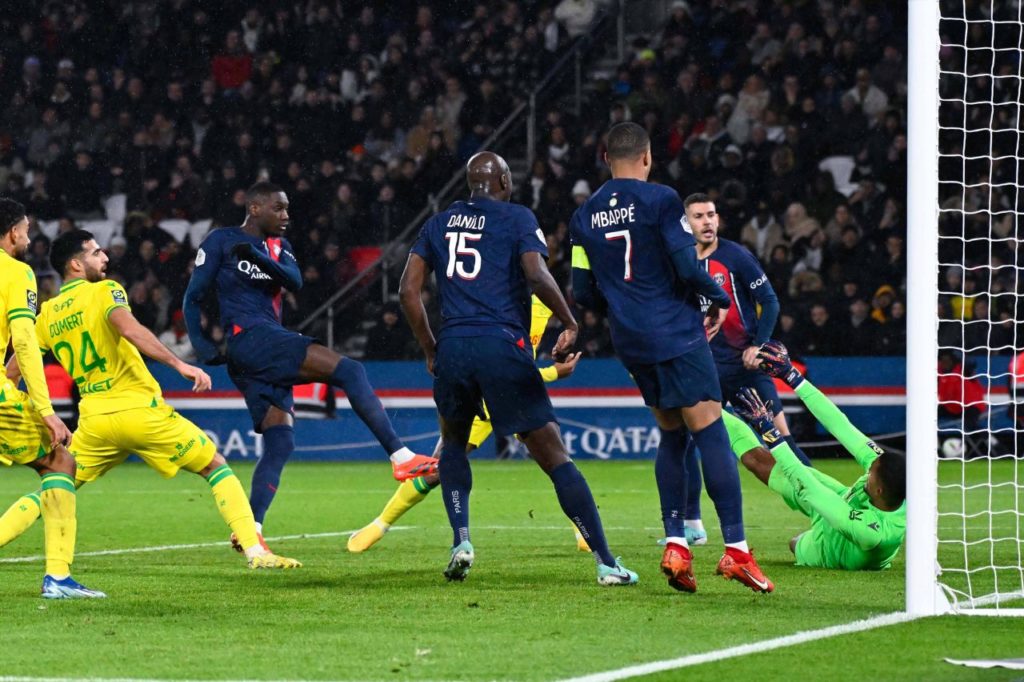 Kolo-Muani-PSG-gol-imago1037832057h Kolo Muani marcando o gol da vitória do Paris Saint-Germain sobre o Nantes